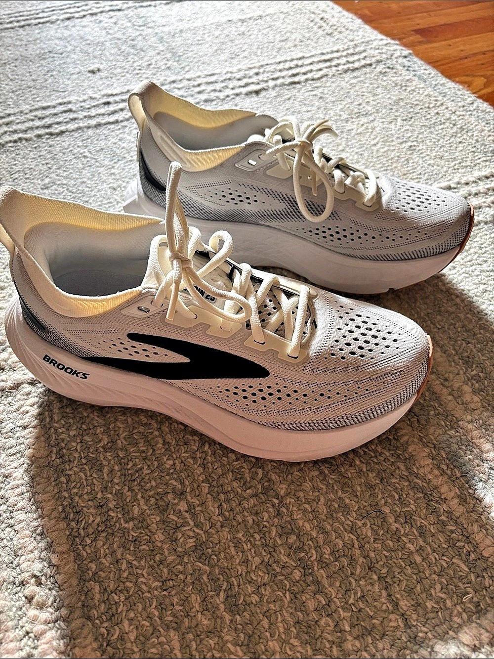 Brooks Glycerin 23 Women's White Athletic Shoes